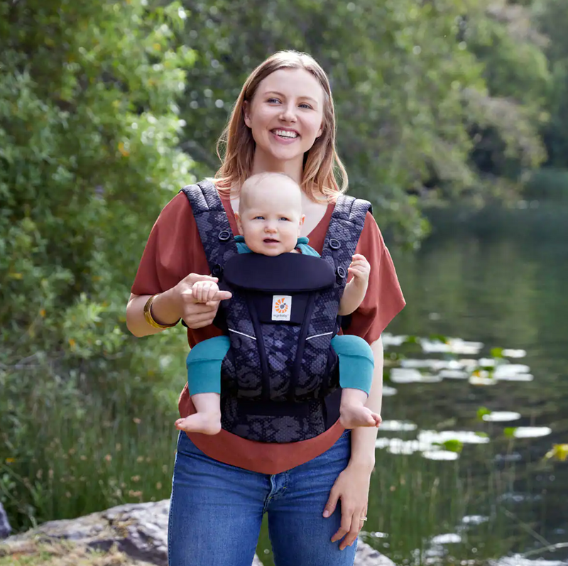 Ergobaby Omni Breeze Onyx Blooms